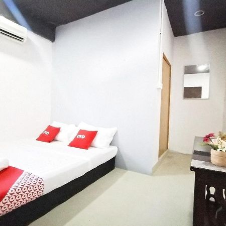 Hotel Oyo 89398 Doorbellz à Kota Kinabalu Extérieur photo