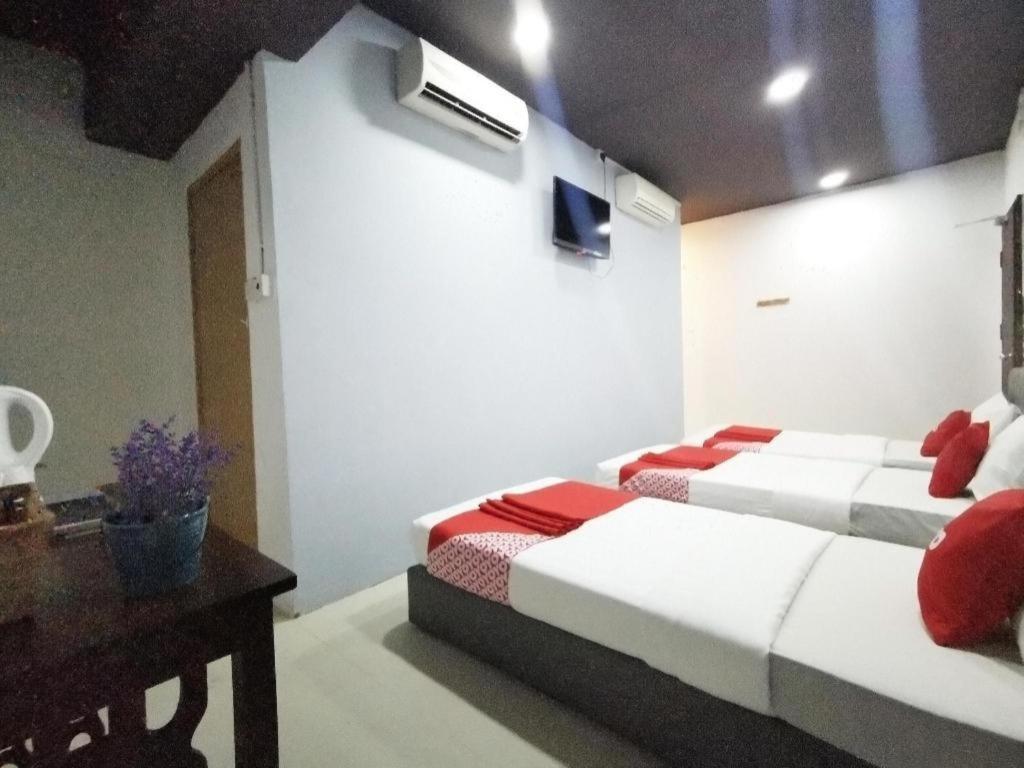 Hotel Oyo 89398 Doorbellz à Kota Kinabalu Extérieur photo