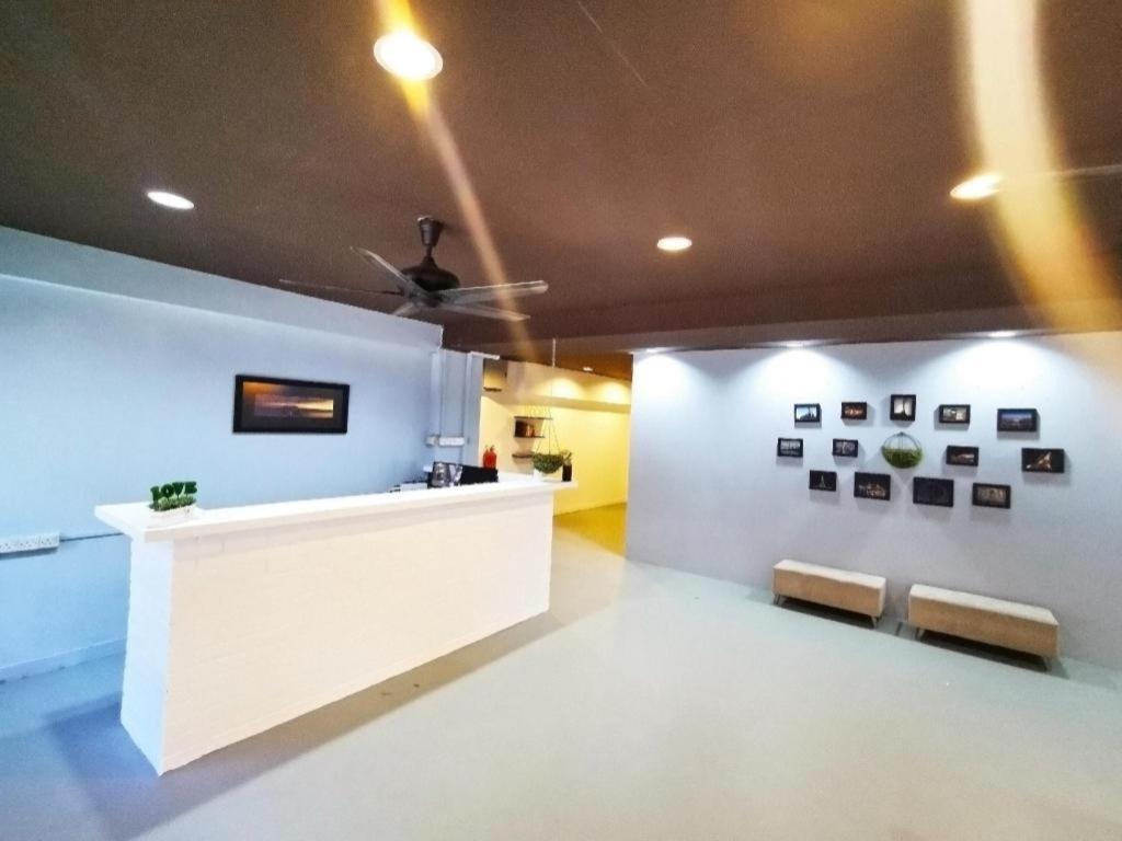 Hotel Oyo 89398 Doorbellz à Kota Kinabalu Extérieur photo