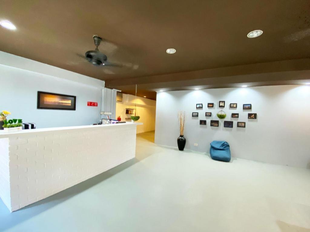 Hotel Oyo 89398 Doorbellz à Kota Kinabalu Extérieur photo
